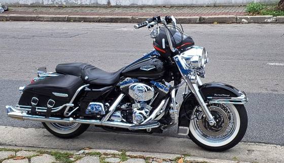 HARLEY-DAVIDSON ROAD KING CLASSIC 